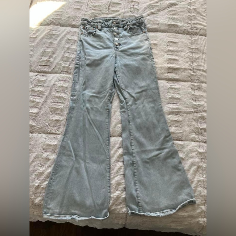 American Eagle, 14 Regular, Super Hi-Rise Flare. Worn only a few times.